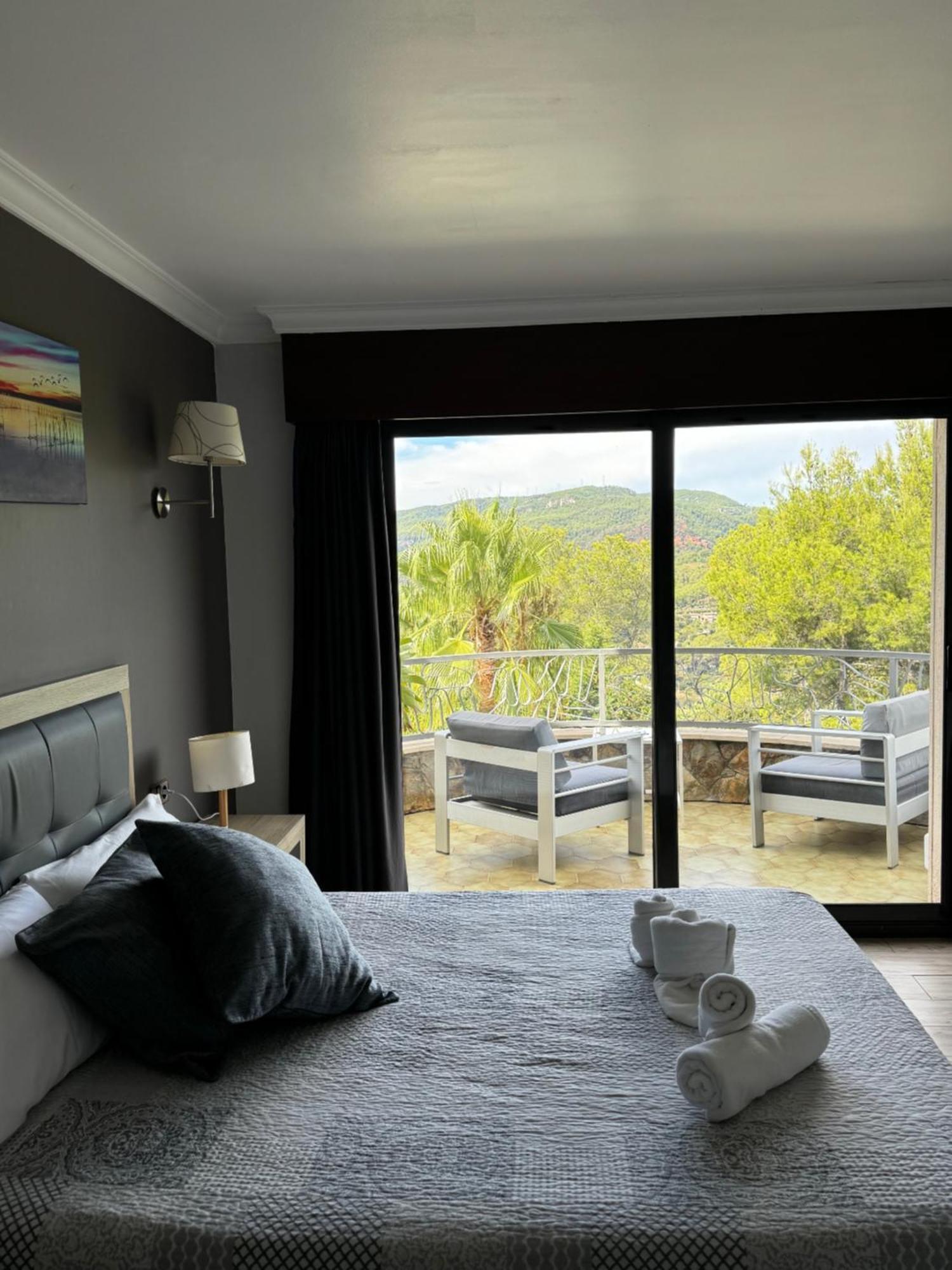 เอล เปอตี มิราดอร์ Hotel Torrelles De Llobregat ภายนอก รูปภาพ